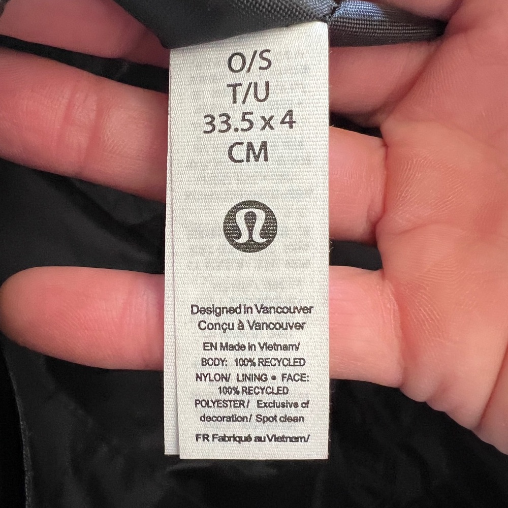 Lululemon slouchy sling bag 10L - Picture 4 of 4
